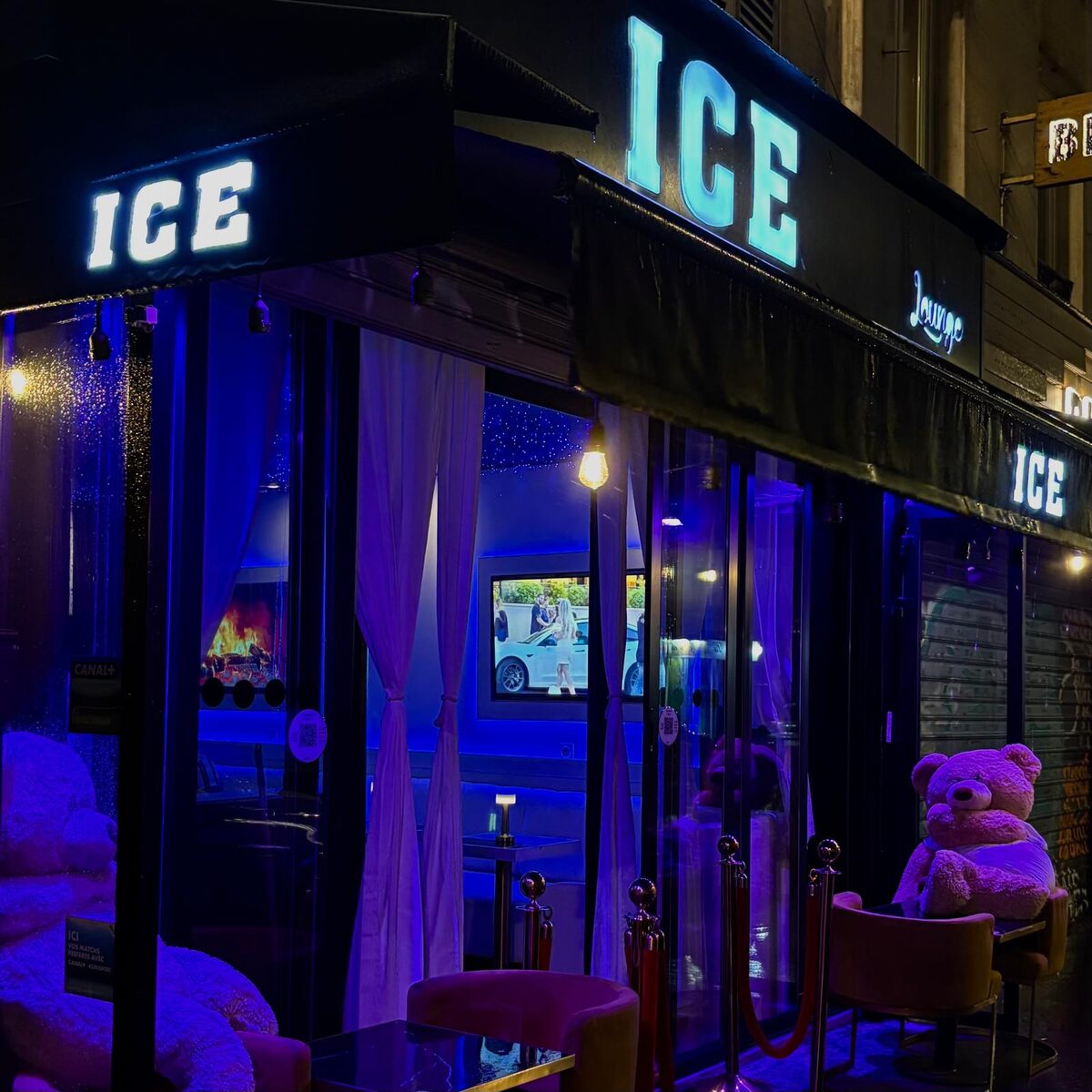 Mascotte ICE PARIS et chicha, ambiance salon